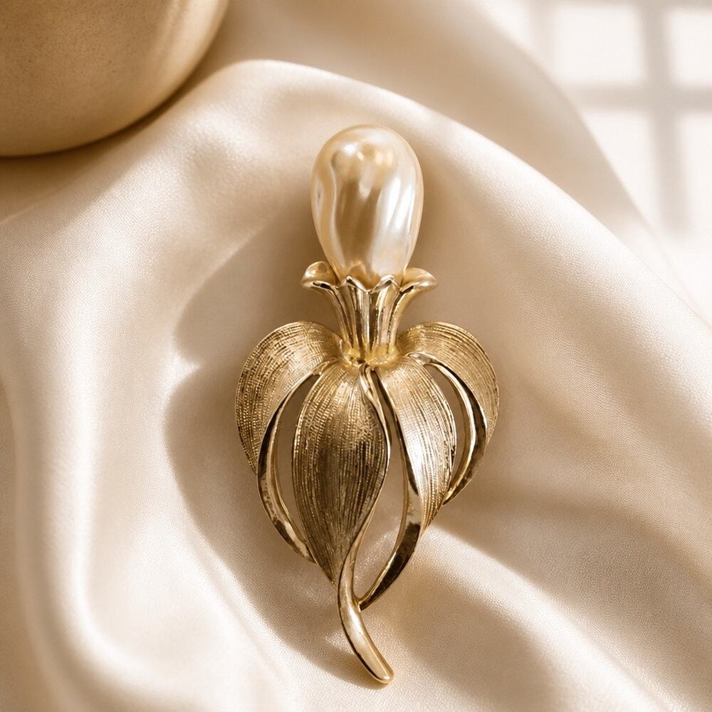 1962 Heritage Collection: Sarah Coventry "Fantasy Flower" Baroque Pearl Brooch